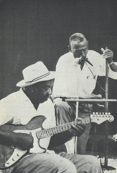 Walter Miller and D E W E Y   C O R L E Y at the Memphis Blues Festival, 1969; source: Olsson 1970, p. 48; photographer: Bengt Olsson [?]