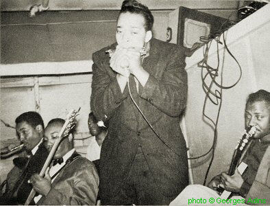 Andrew Stephens, Jimmy Cotton & P A T   H A R E at Smitty's Corner, Chicago, 1959; source: Rhythm & Blues Panorama #41 (1966), p. 23; photographer: Georges Adins