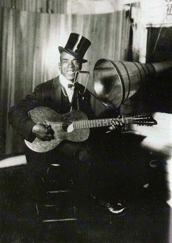 D A D D Y   S T O V E P I P E at Gennett Records Studio, 1924; source: Notes accompanying Old Hat CD 1005